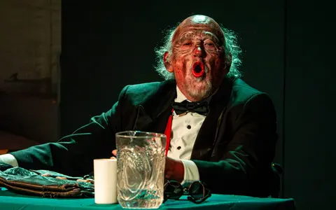 Humberto Dupeyrón en escena como El Gorila